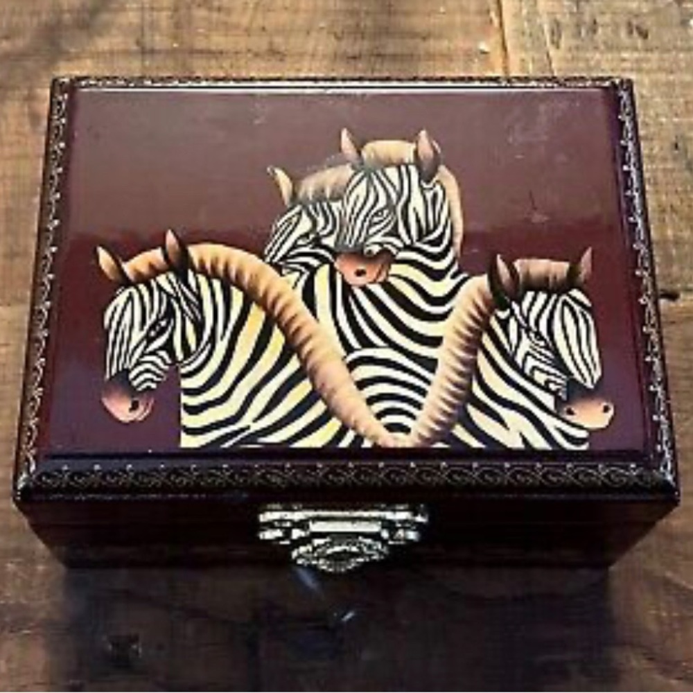 Beautiful Vintage Trinket Jewelry Box